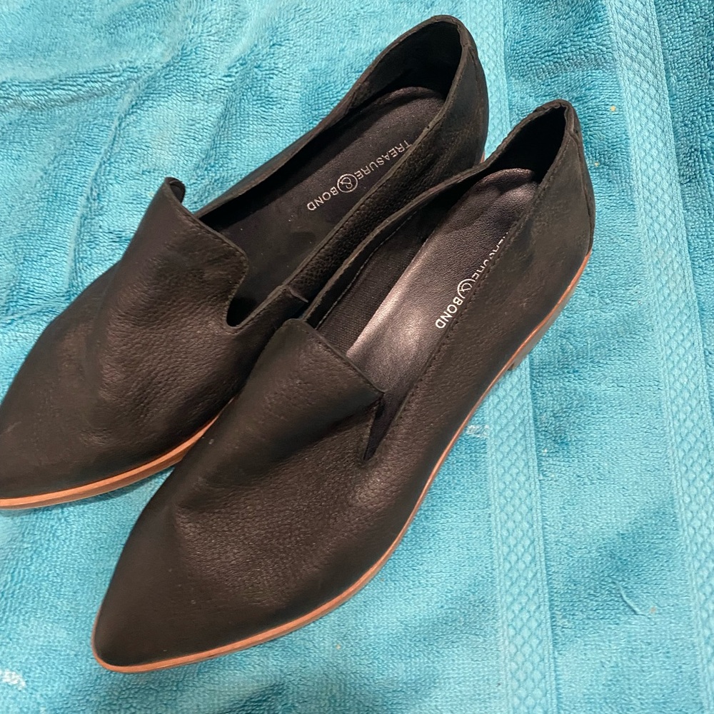Womens size 8 flat shoes black